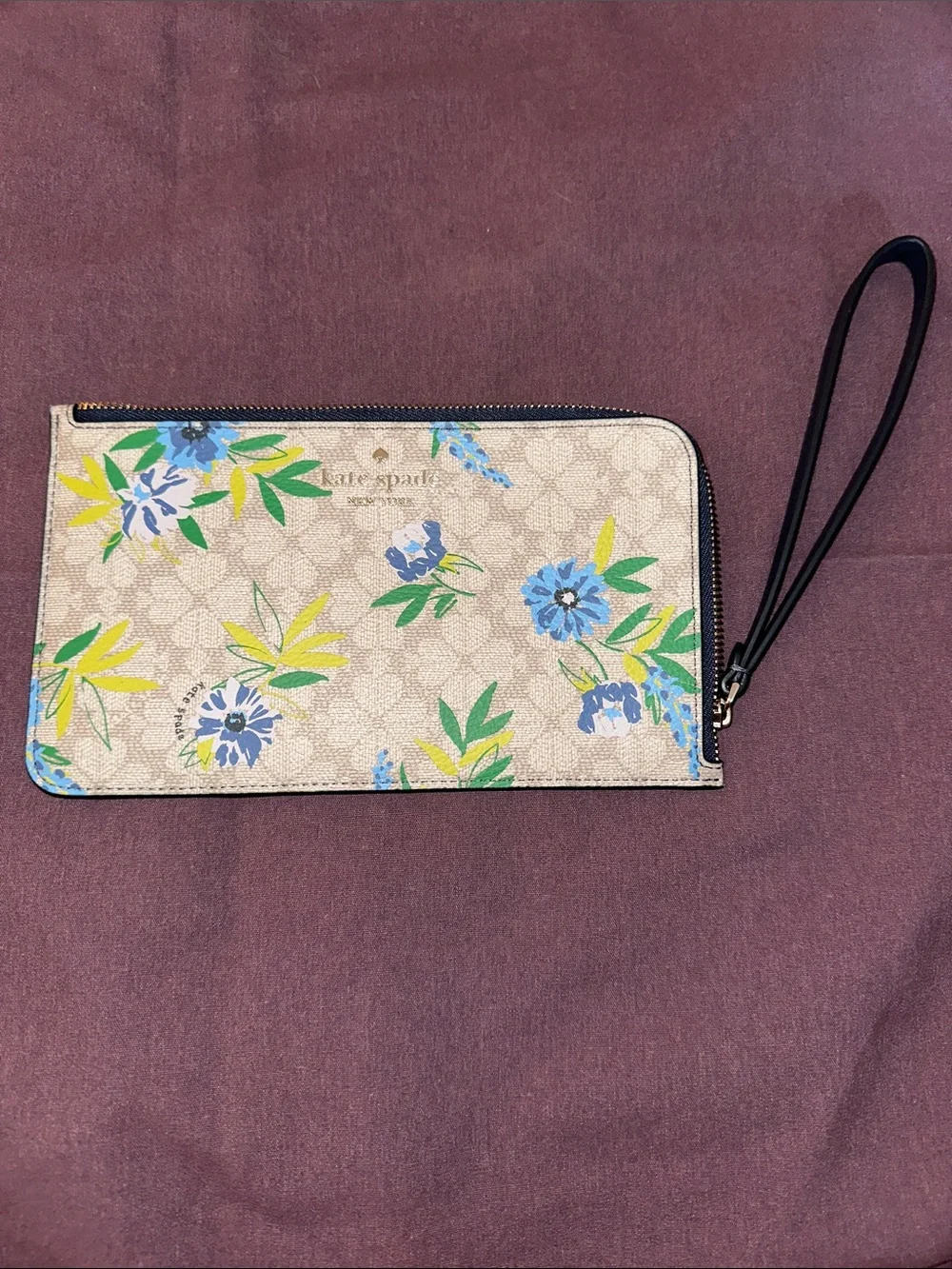 Kate Spade Lucy Spade Flower Floral Medium L-Zip Wristlet
